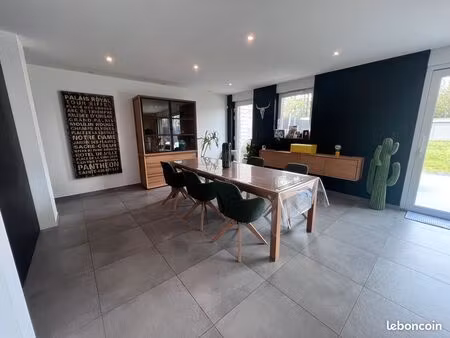 maison. 6 pièces .175 m²