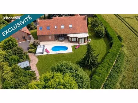 villa 8 pièces 262 m²