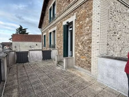 duplex 80 m² — 3 chambres  terrasse de 30 m² et deux stationnements étrépilly (77139) — ce