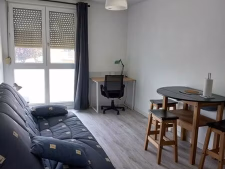 location studio meublé