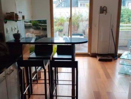 vend appartement bel appartement traversant  meublé  lumineux  de 49 m2 dans petite réside