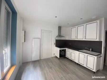 studio 1 pièce 28 m²