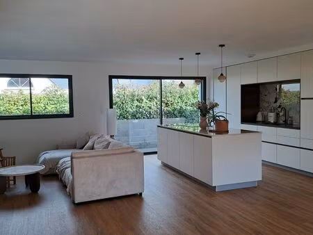 maison we standing plain pied