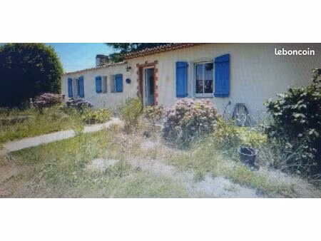 maison 122 m2 .5000 m2 terrain. 350 m de challans