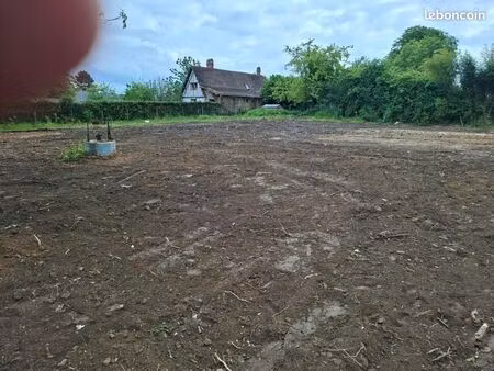 terrain 620 m² envronville