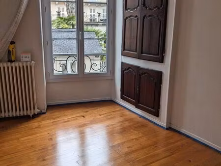 t3 au 1er etage  lumineux hyper centre de pau