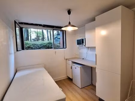 chambre meublée à versailles – 11 m² – proche université de versailles – idéal étudiant