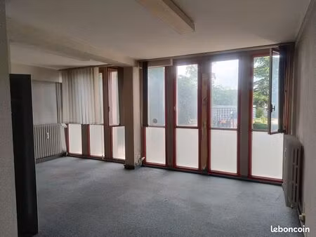 bureau 27 m²