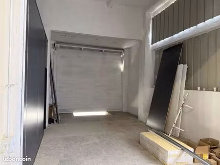local 30 m² froges