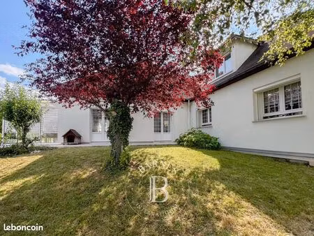 maison 8 pièces 220 m²