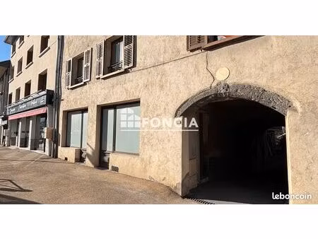 la chambre centre village immeuble 170 m2 a renover