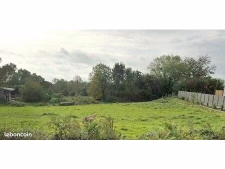 terrain 1 090 m² cambernon