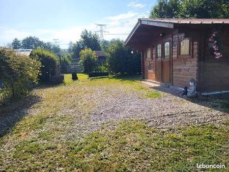 terrain de loisir avec son chalet et étang