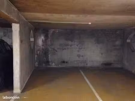 place de parking privative en sous-sol sécurisé – le chesnay