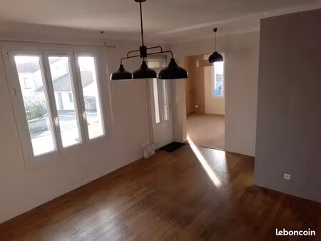 location maison 3 chambres (bressuire centre)