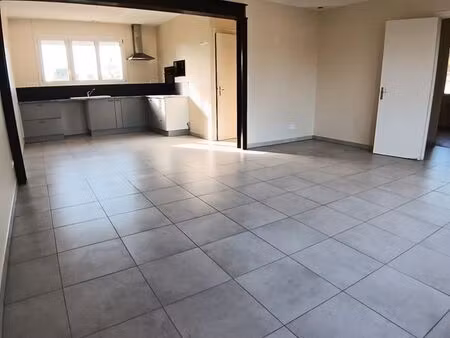 location maison 79300 bressuire