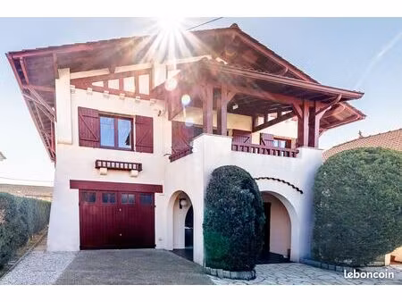 agréable maison basque avec jardin clos et garage