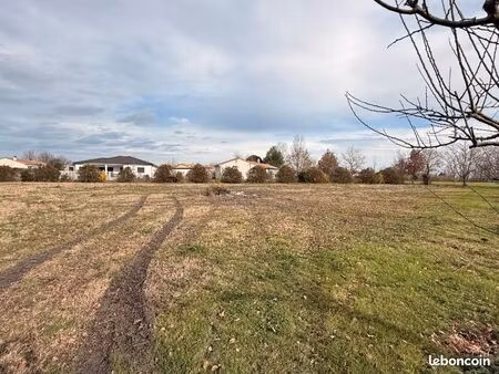 terrain 1 411 m² poudis