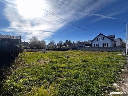 terrain plat de 961m2