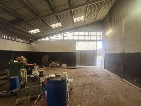 dépôt/entrepot/local 210m2 + 157m2