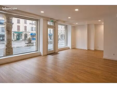 local professionnel ou commercial 45 m² – centre de mauléon