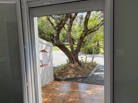 a louer maison de charme rénovée avec grand jardin arboré -garage-à 15mn de bordeaux
