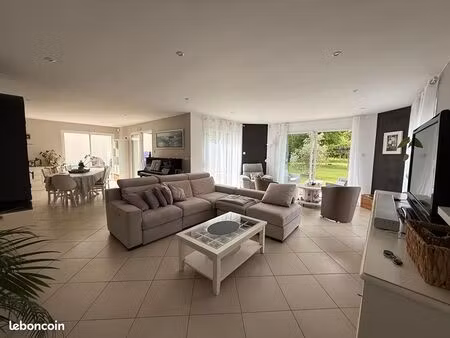 maison 7 pièces 151 m²