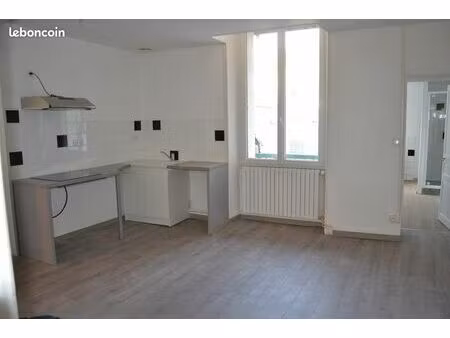 appartement 2 pièces 50 m² environ  entièrement rénové 460 1er etage