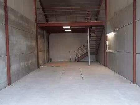 local d'activité/stockage 100m²