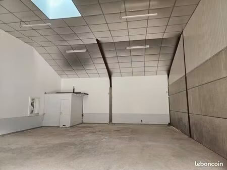local d'activité/stockage 150 m²
