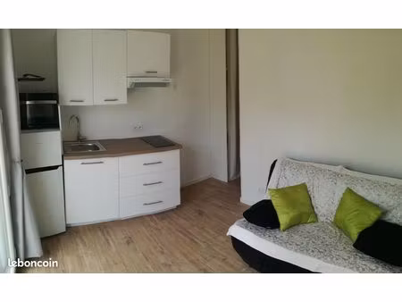 location studio avec extérieur indépendant à l'année