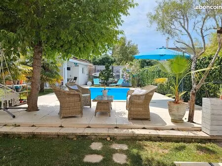 maison familiale - parcelle arborée de 708 m² - piscine chauffée - calme absolu