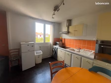 3 pièces meublé - idéal étudiant(e) - proximité uco (5min à pied) et arifts + lignes bus c