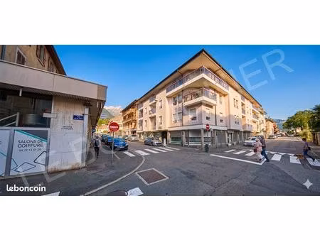 boutique 250 m² sallanches
