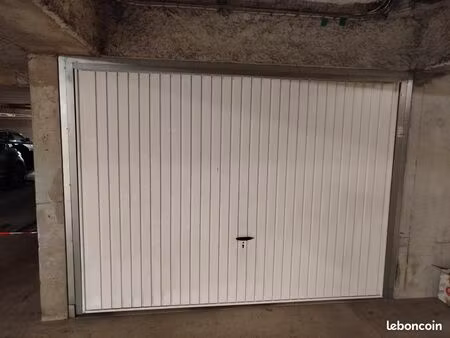 box parking à louer