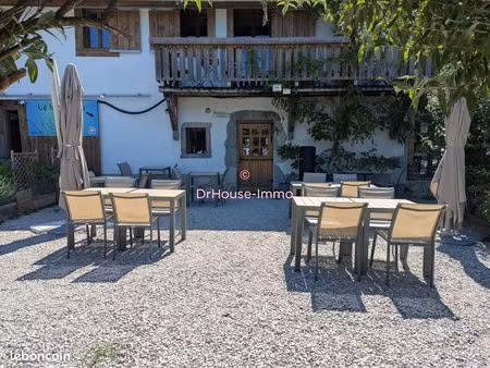 local 115 m² taninges