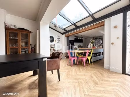 maison de ville 8 pièces 135 m²