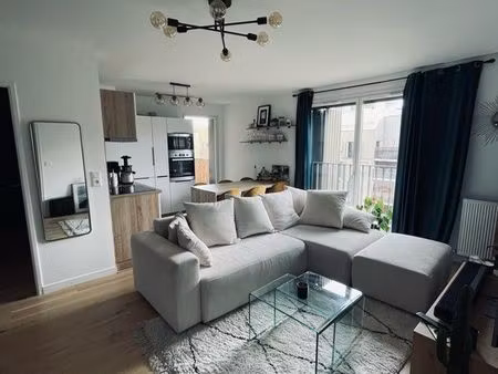 coup de cœur aux bassins à flot : superbe t3 de 68 m² meublé  lumineux  prêt à vivre. bail