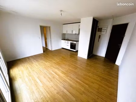 t2 lumineux de 35 m² avec balcon et parking – lorient centre (secteur étudiant/lycées)