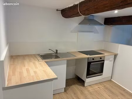 t2 rénové 52 m² – centre-ville d’orange – cuisine équipée
