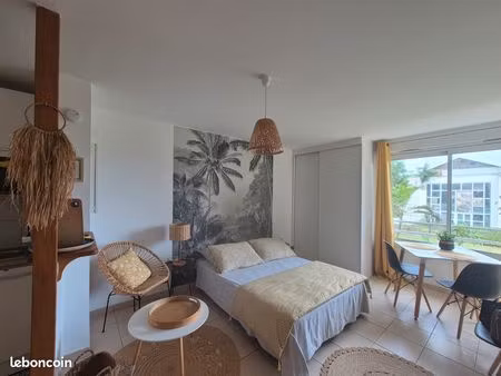 studio meublé front de mer st pierre
