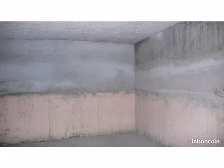 local / cave de stockage sécurisé