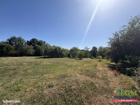 terrain 1 003 m² giroussens