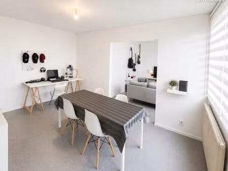 a louer : appartement t4 lumineux avec balcon