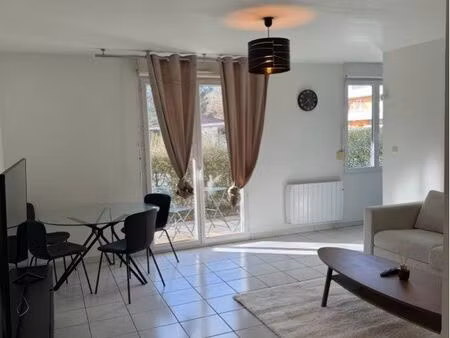 appartement meublé – rez-de-chaussée – résidence sécurisée