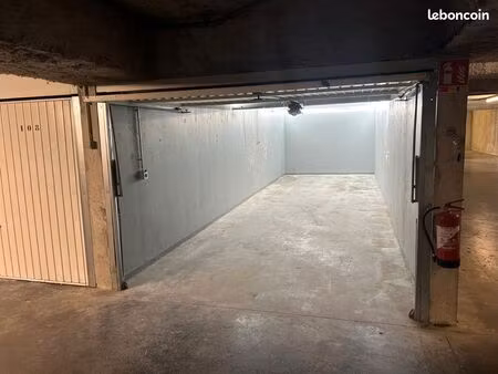garage double fermé