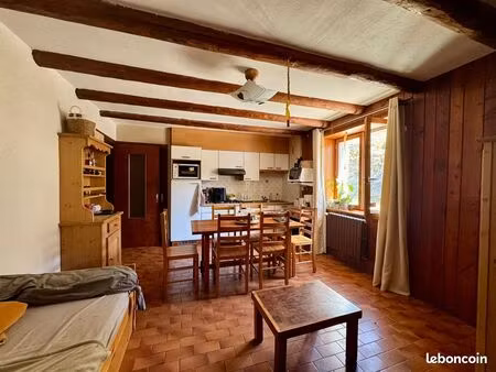 lanslevillard t3 avec mezzanine  entièrement meublé et équipé disponible en location à l'a