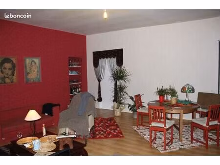 a louer dans centre historique piétonnier  appartement calme et spacieux