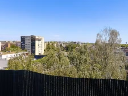 apparemment de 2 pièces à vendre au centre ville de maurepas