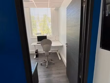 à louer : deuxième beau bureau privatifs meublés